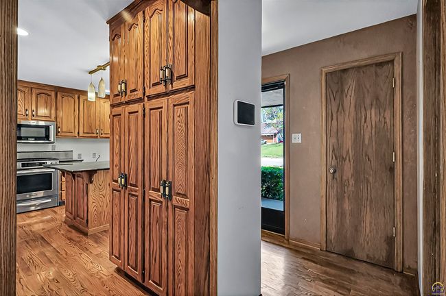 3835 Sw Wood Valley Dr, House other with 5 bedrooms, 3 bathrooms and null parking in Topeka KS | Image 7