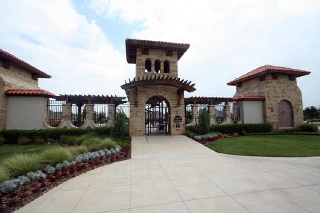View of community with a gate | Image 20