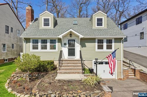 59 Oakwood Dr, Wayne, NJ, 07470-5723 | Card Image
