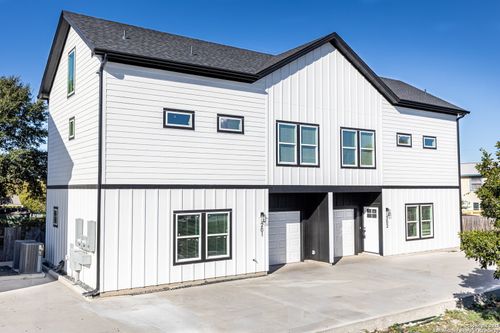 201-327 Bee St, San Antonio, TX, 78208-1715 | Card Image