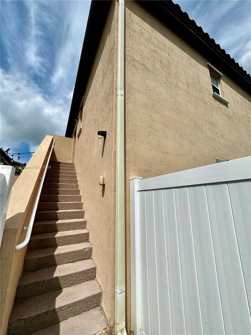 9575-9575 Sw 171st Path, Miami, FL, 33196-2981 | Card Image