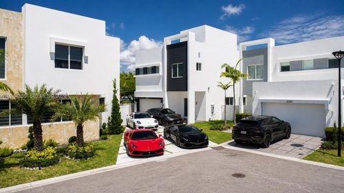 10381 Nw 67th Ter, Doral, FL, 33178-4614 | Card Image
