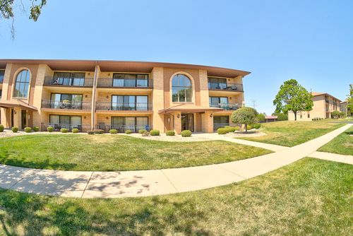 apt-3e-8300 160th Pl, Tinley Park, IL, 60477-4946 | Card Image