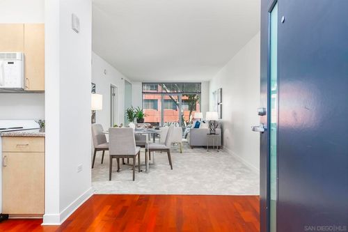 327-425 W Beech St, San Diego, CA, 92101-2901 | Card Image