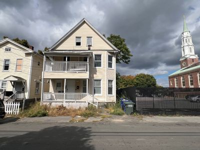 52-54 Hanover Street, Home with 8 bedrooms, 3 bathrooms and null parking in Bridgeport CT | Image 2