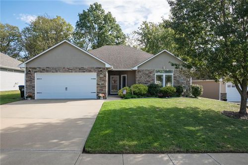609 Oakmont Dr, Warrensburg, MO, 64093-2100 | Card Image