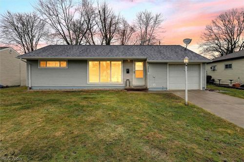 9924 Manorford Dr, Parma Heights, OH, 44130-3131 | Card Image