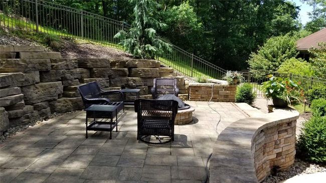 Fire pit/Seating area | Image 30