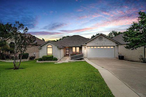 218 E Creekview Dr, Fredericksburg, TX, 78624-5434 | Card Image