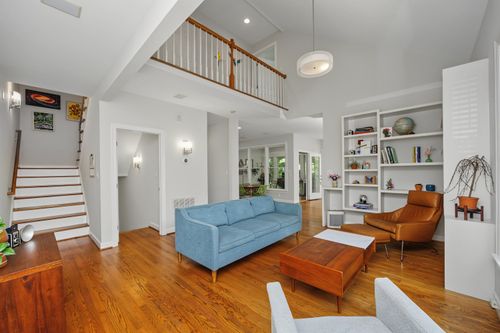 208 Columbia Pl W, Chapel Hill, NC, 27516-2160 | Card Image