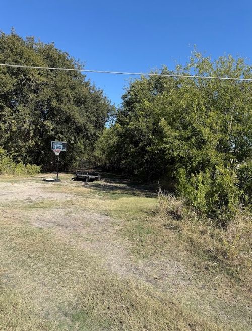 800 Arnold Dr, Bartlett, TX, 76511-4240 | Card Image