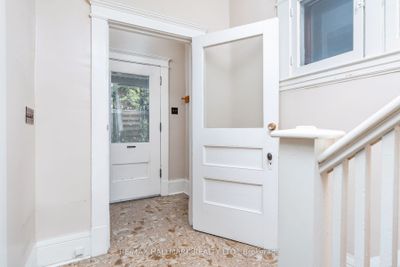 218 Montrose Ave, House other with 3 bedrooms, 2 bathrooms and 1 parking in Toronto ON | Image 2