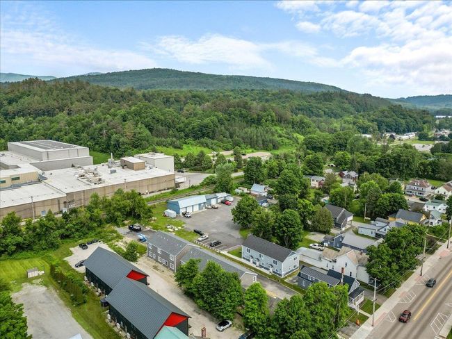 27 Gardner Lane, Condo with 2 bedrooms, 3 bathrooms and null parking in Waterbury VT | Image 35