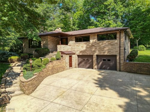 1341 Valley Dr, Akron, OH, 44312-4451 | Card Image