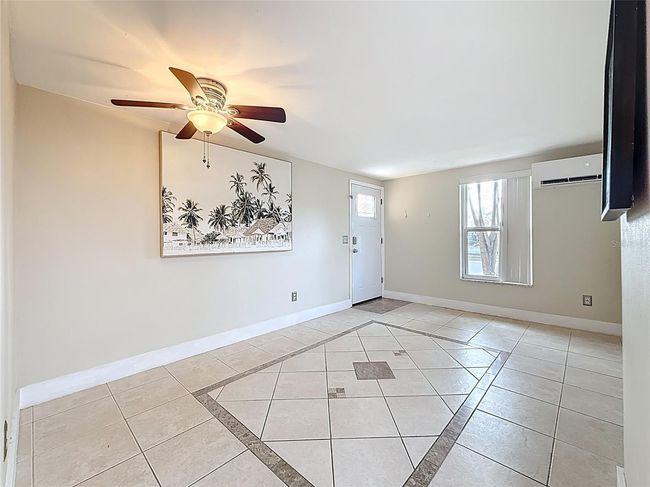 Eating Area - Living Room | Image 7