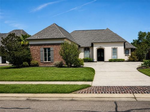 8415 Quiet Creek Dr, Denham Springs, LA, 70726-6620 | Card Image