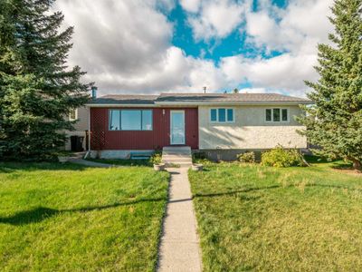 920 Wilderness Ave, House detached with 3 bedrooms, 2 bathrooms and 2 parking in Pincher Creek AB | Image 1