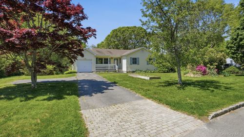63 Crystal Dr, Riverhead, NY, 11901-5717 | Card Image
