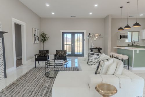 185 E Medium Meadow Dr, Lytle, TX, 78052-3988 | Card Image