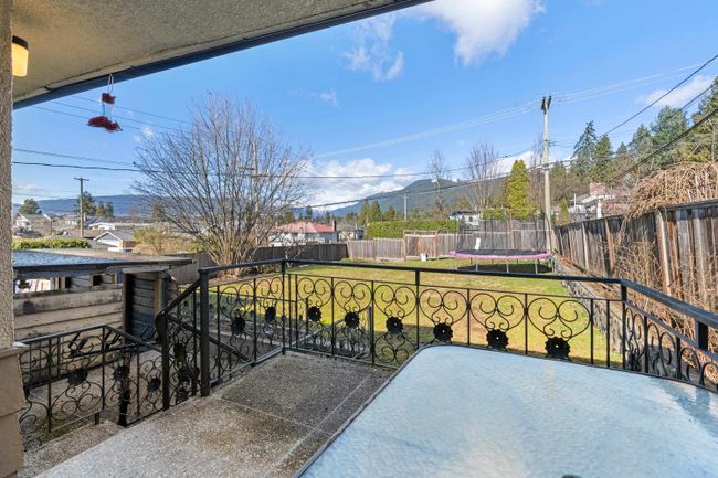 402 E 17 Th Street, House other with 3 bedrooms, 2 bathrooms and 2 parking in North Vancouver BC | Image 14