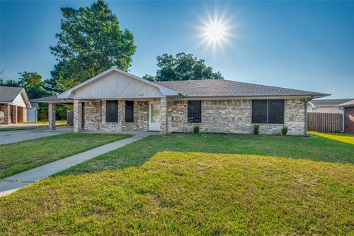 101 Sara Ct, Collinsville, TX, 76233-5358 | Card Image