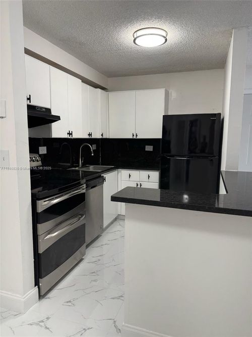 apt-105-7010 Nw 179th St, Hialeah, FL, 33015-5414 | Card Image