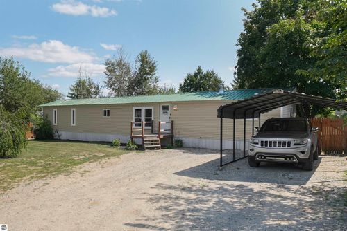 4985 Flamingo Dr N, Traverse City, MI, 49685-9336 | Card Image