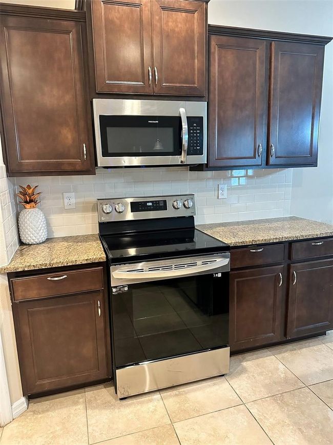 Granite Countertops/stainless steel appliances | Image 7