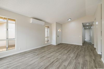 Livingroom/Entry | Image 2