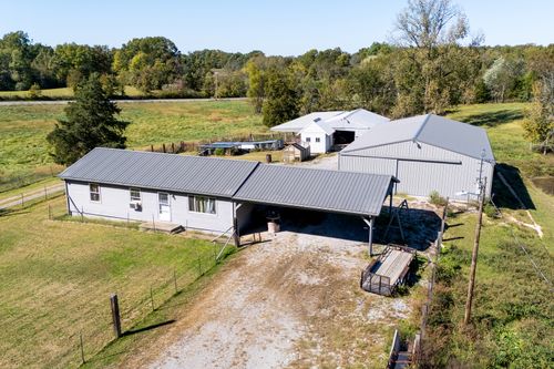 104 E Boundary Rd, Creal Springs, IL, 62922-2106 | Card Image