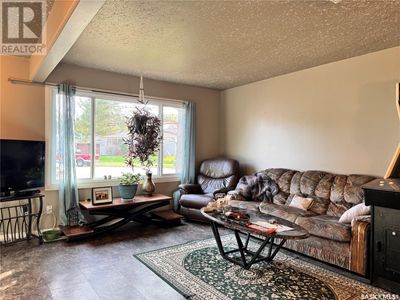 237 Moore St, Home with 2 bedrooms, 2 bathrooms and null parking in Foam Lake SK | Image 2