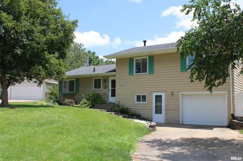 2809 Hillside Ct, Bettendorf, IA, 52722-2915 | Card Image