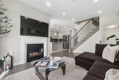 16 Cachia Lane, Ajax, ON, L1T0P8 | Card Image