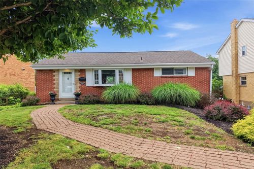 2456 Silver Oak Dr, Pittsburgh, PA, 15220-3933 | Card Image