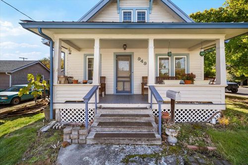 949 Murray Ave, Medford, OR, 97501-3282 | Card Image