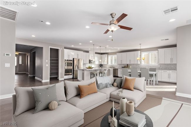 8797 Pinley Spring St, House other with 5 bedrooms, 4 bathrooms and null parking in Las Vegas NV | Image 4