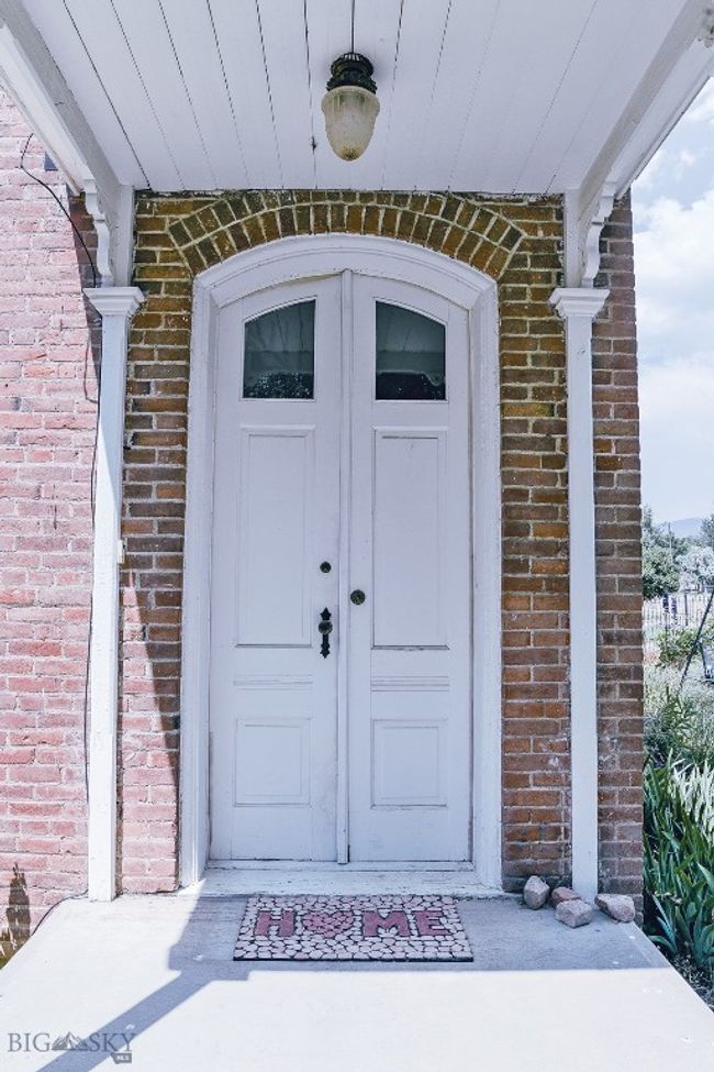 front entryway | Image 27