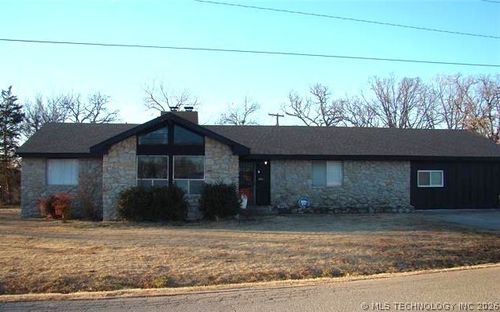 2401 Grandview Ave, Pawhuska, OK, 74056-2028 | Card Image