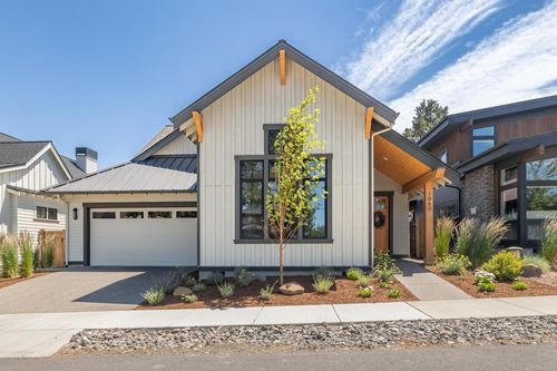 1060 N Bluebird St, Sisters, OR, 97759-2727 | Card Image