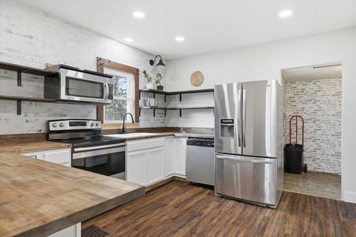 1105 W Clouse St, Mountain Grove, MO, 65711-2426 | Card Image