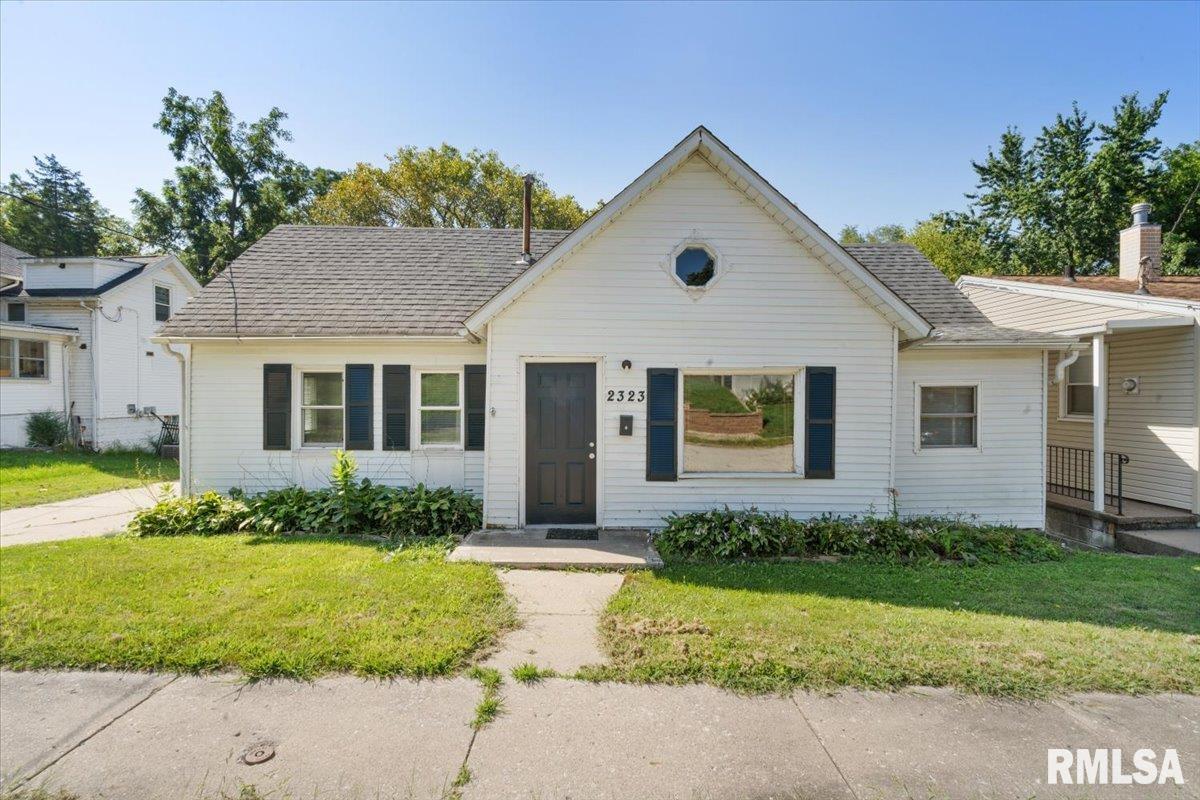Pleasant St, Davenport, IA 52803