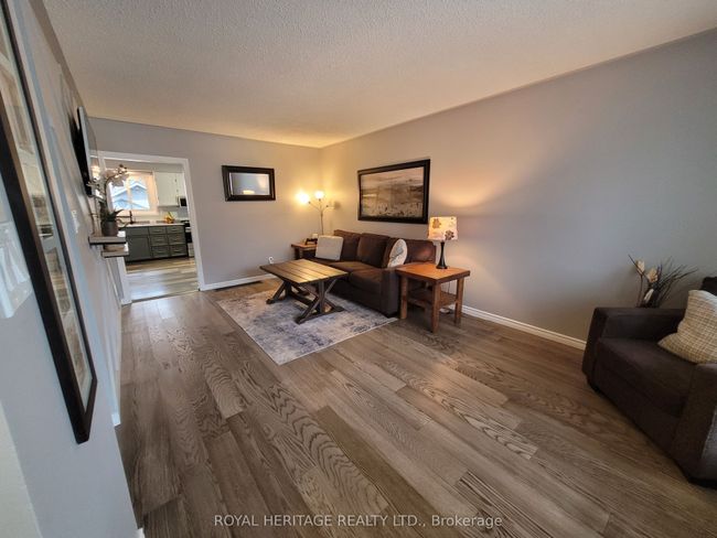 681 Athol St E, House attached with 4 bedrooms, 2 bathrooms and 5 parking in Oshawa ON | Image 5