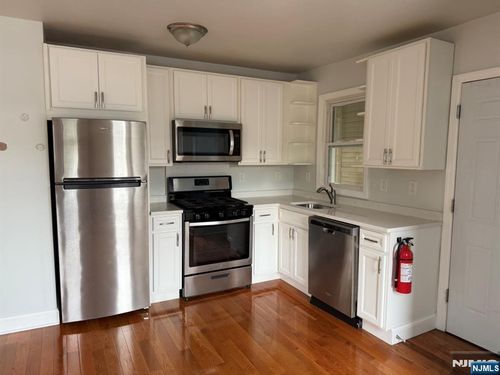27b-25 Pine St, Verona, NJ, 07044-1334 | Card Image
