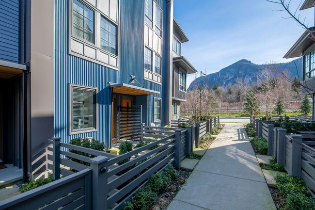 1386 Marinaside Place, Townhouse with 3 bedrooms, 2 bathrooms and 2 parking in Squamish BC | Image 23
