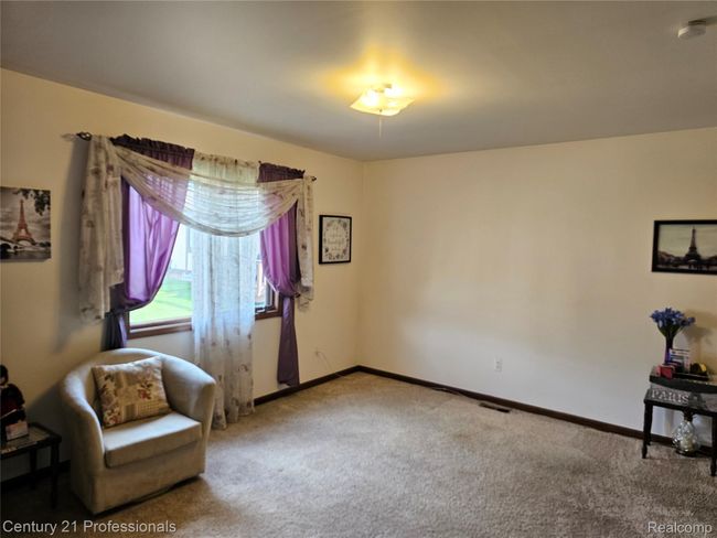 PICTURE A KING SIZE SET HERE | Image 16