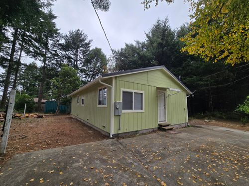432 Redwood Rd, Whitethorn, CA, 95589-9089 | Card Image