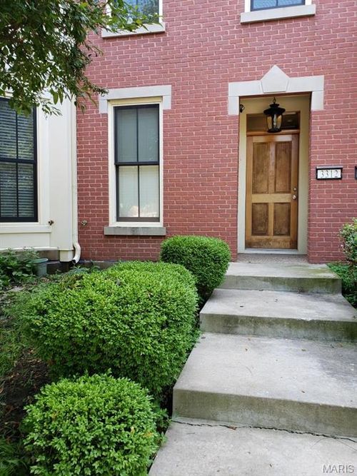 3312 Civic Green Dr, Saint Charles, MO, 63301-8095 | Card Image