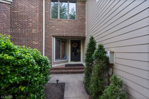 32 Lenox Ct, Montville, NJ, 07045-9005 | Card Image