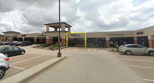 4917 Utica Ridge Rd, Davenport, IA, 52807-3063 | Card Image