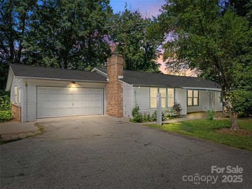 165 Crestview Drive, Hendersonville, NC, 28791 | Card Image
